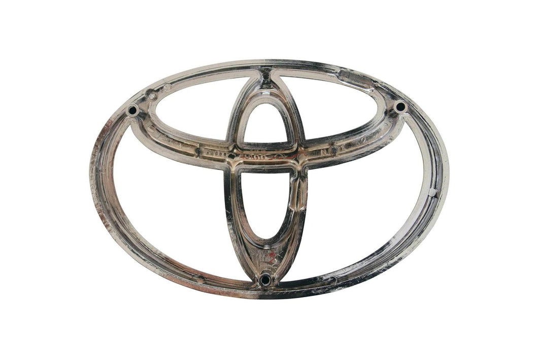 100-series-grille-emblem