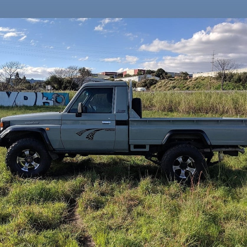 front-flares-to-suit-79-75-series-pre-2007